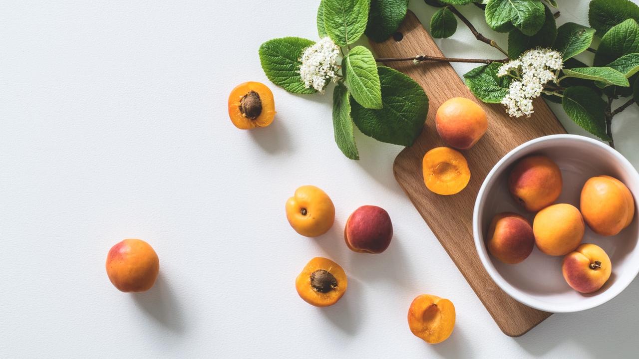 apricot fruits 