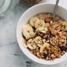 oatmeal with bananas and nuts