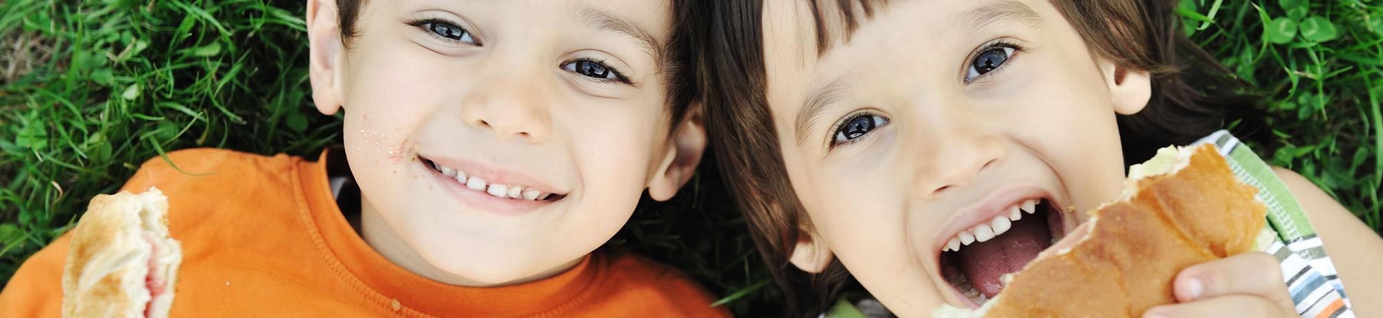 Kids eating a sandwhich.